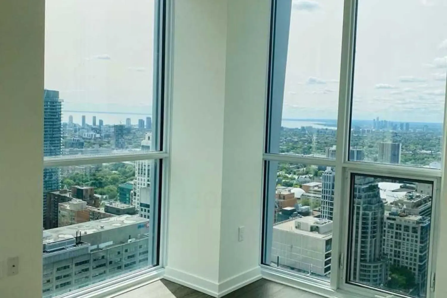 1 Yorkville Avenue 4202 photo 4