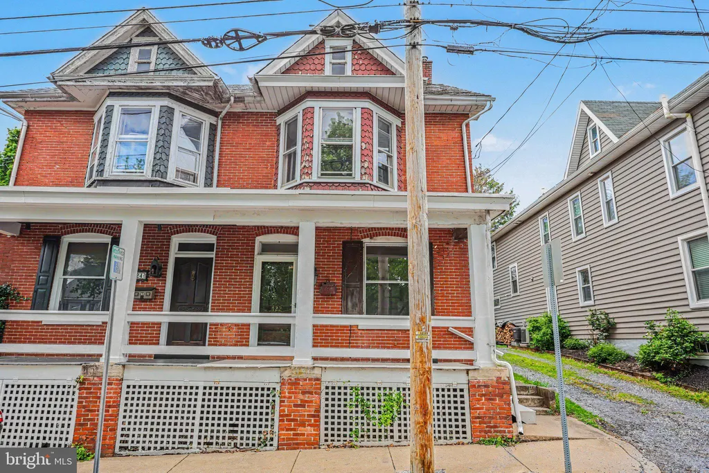 122 S Cedar Street, Lititz, PA 17543