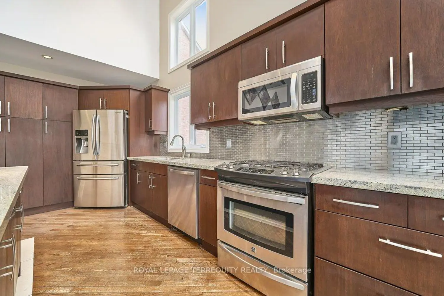1449 Rosebank Road photo 3