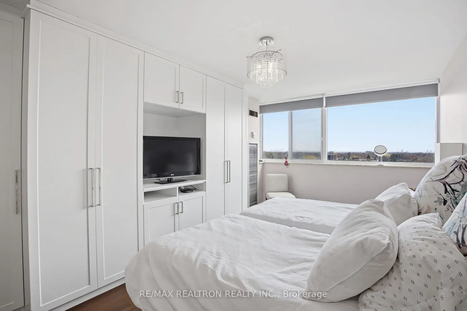 Additional image 8 of 3000 Bathurst Street 908