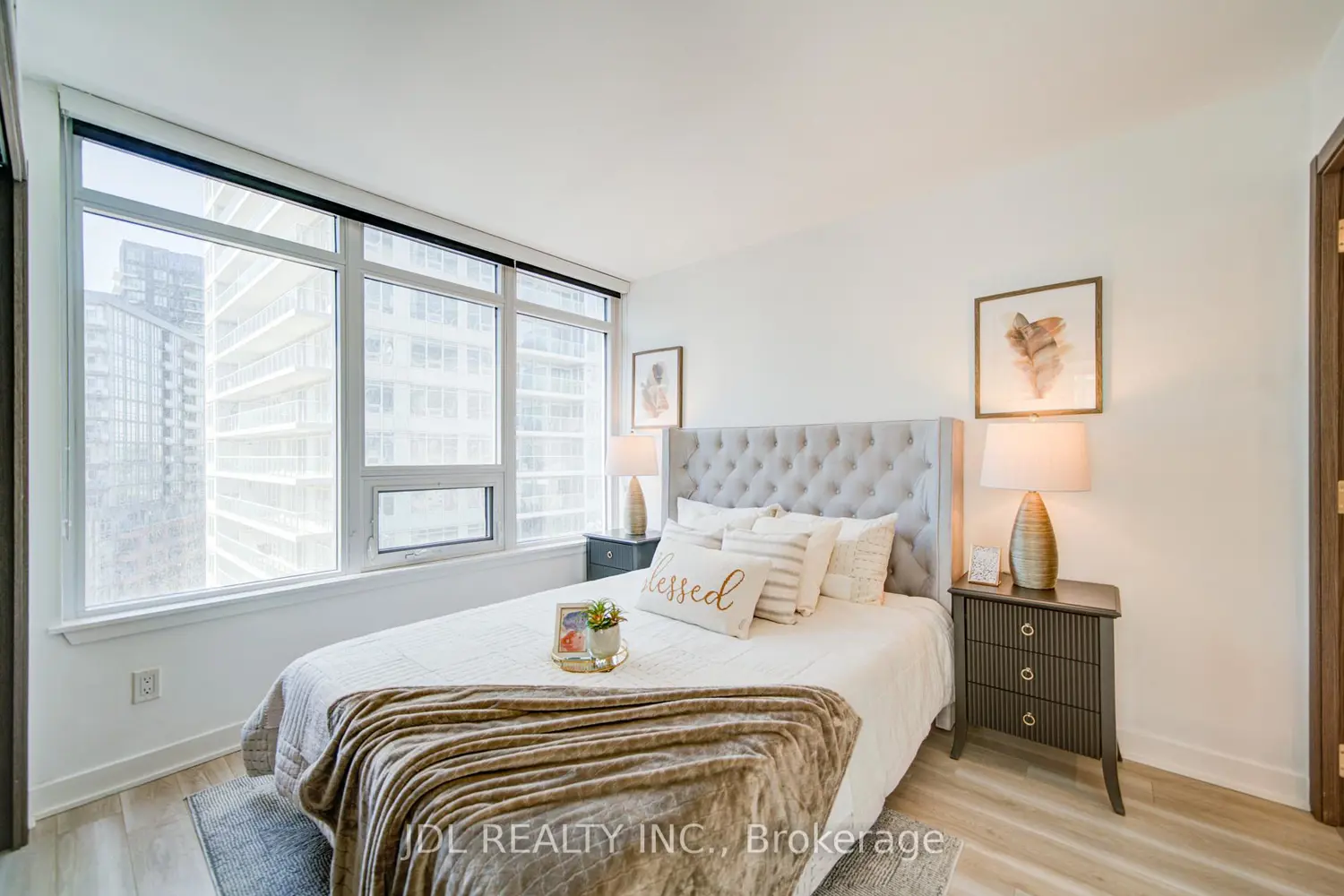 Additional image 11 of 17 Bathurst Street 902