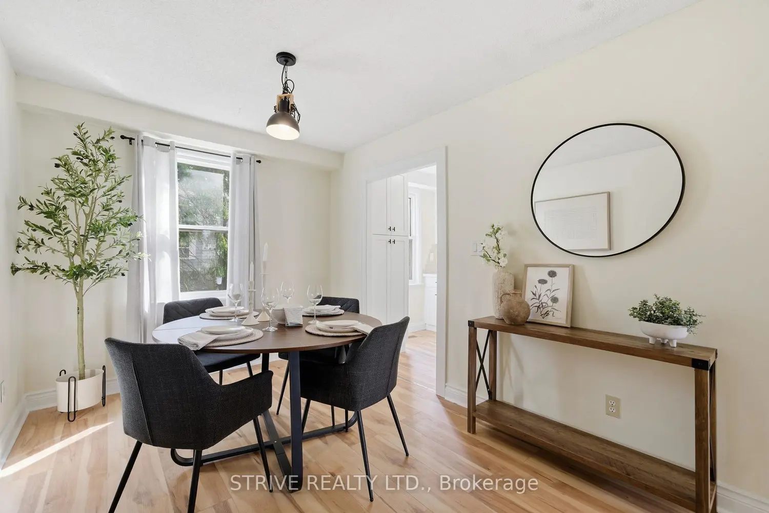 Additional image 4 of 1718 John Street 33