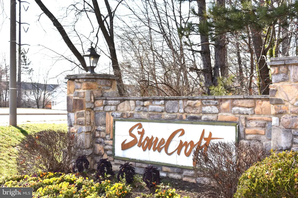 4413 Fair Stone Drive Unit 306, Fairfax, VA 22033