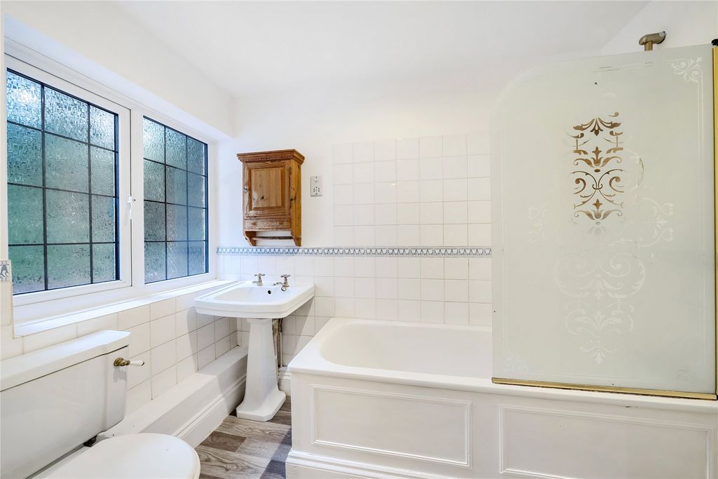 Additional image 7 of 2 bed flat for saleHindhead, Surrey GU26