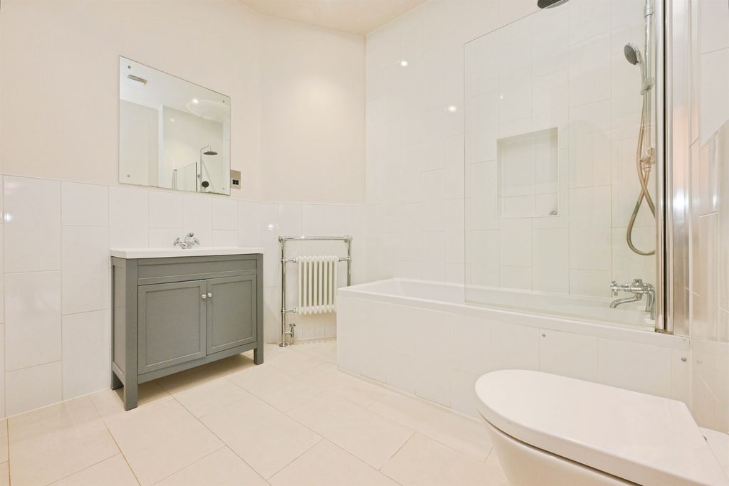 Additional image 11 of 2 bed flat for saleHigh Street, Hoddesdon EN11