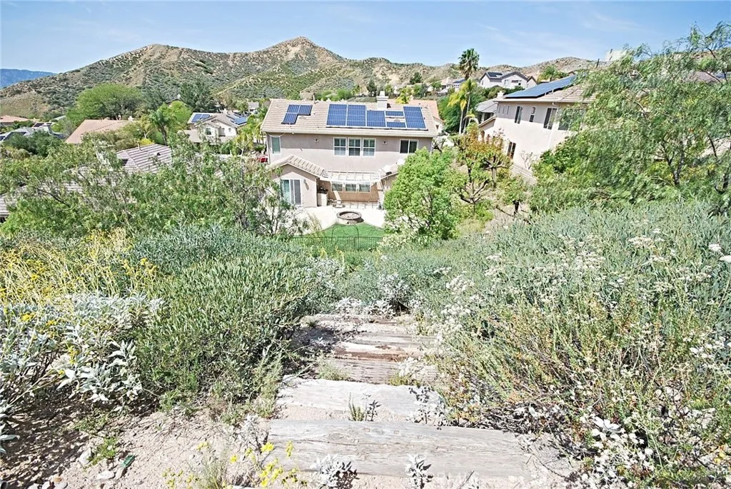 28406 Falcon Crest Dr, Canyon Country, CA 91351