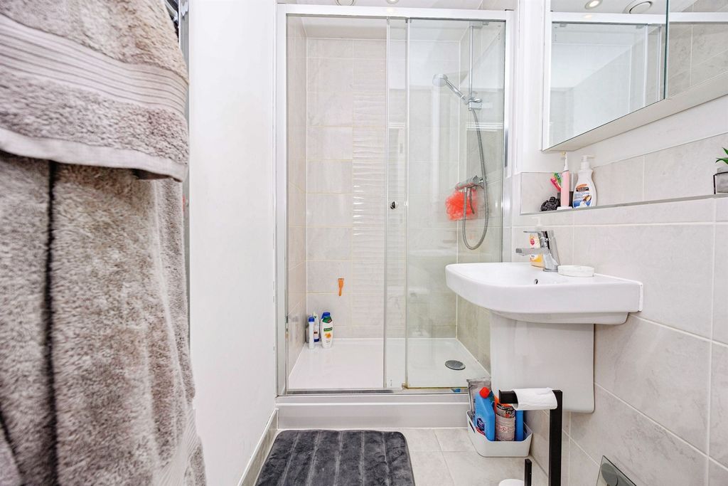 Additional image 10 of 2 bed flat for saleFrogmore Road, Hemel Hempstead HP3