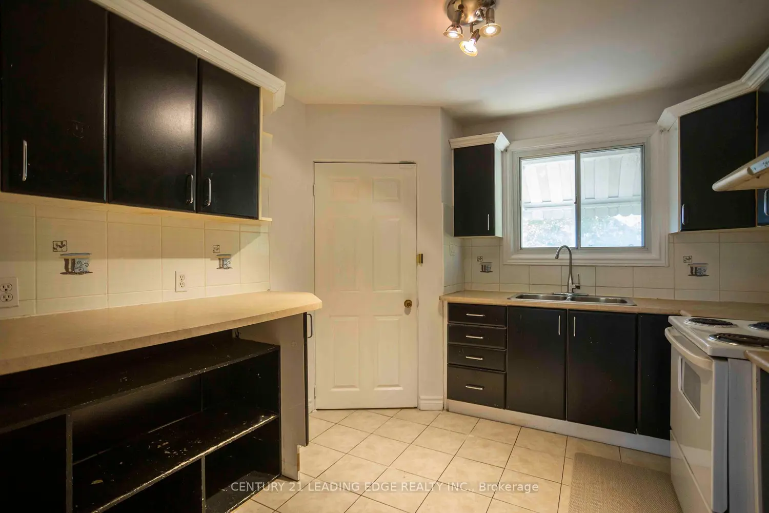 2728 Kennedy Road photo 4