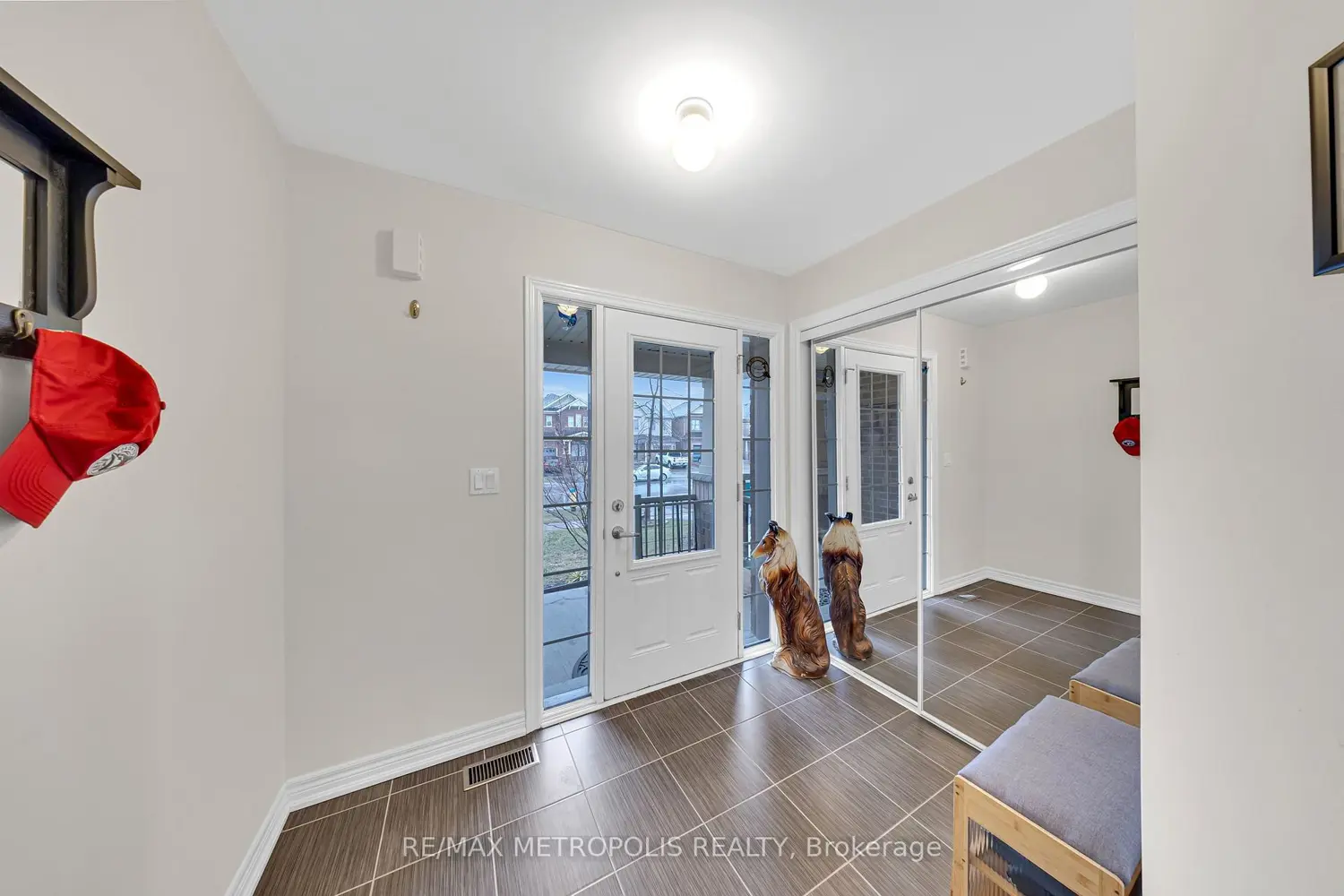 16 Treetops Boulevard photo 3