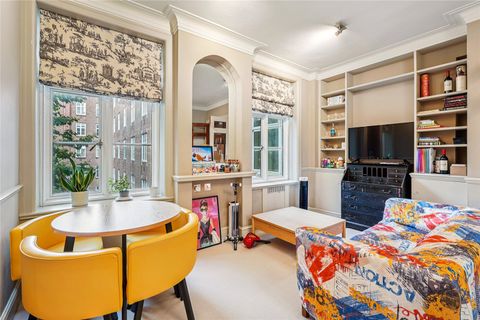 Chesterfield House, Chesterfield Gardens W1J