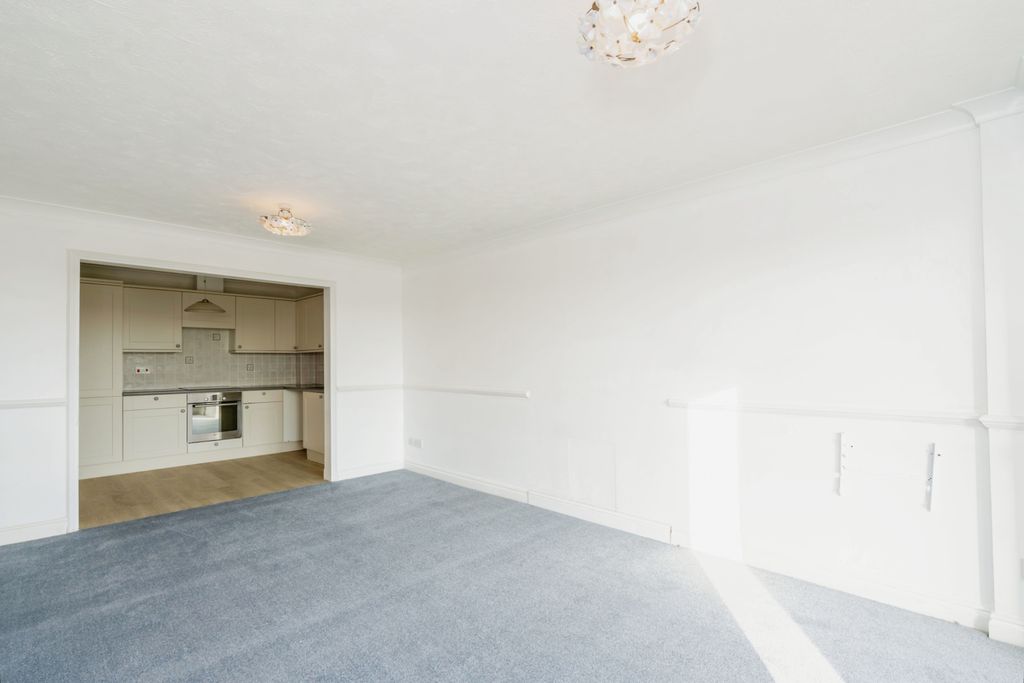 Additional image 3 of 1 bed flat for sale390 Sea Front, Hayling Island PO11