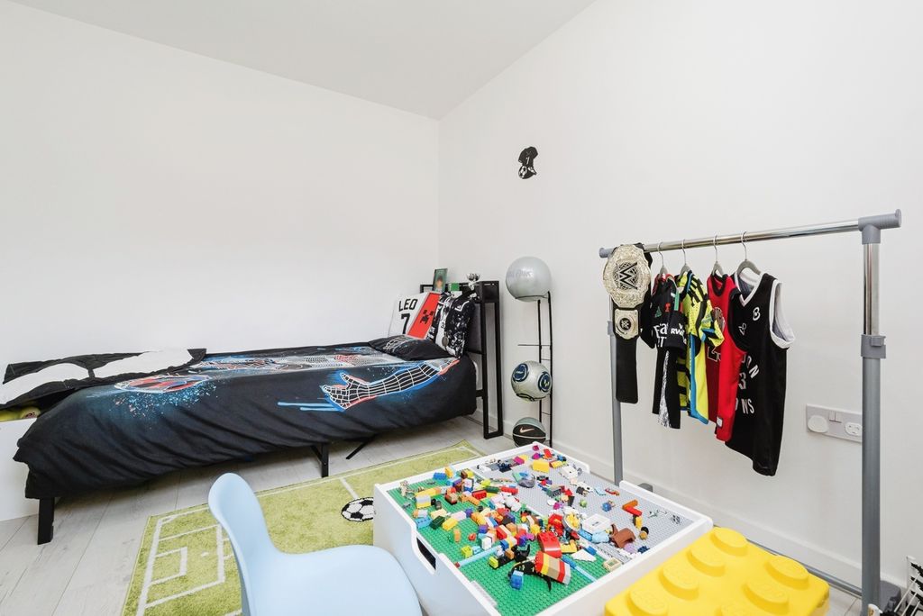 Additional image 7 of 2 bed flat for saleDunningford Close, Hornchurch RM12