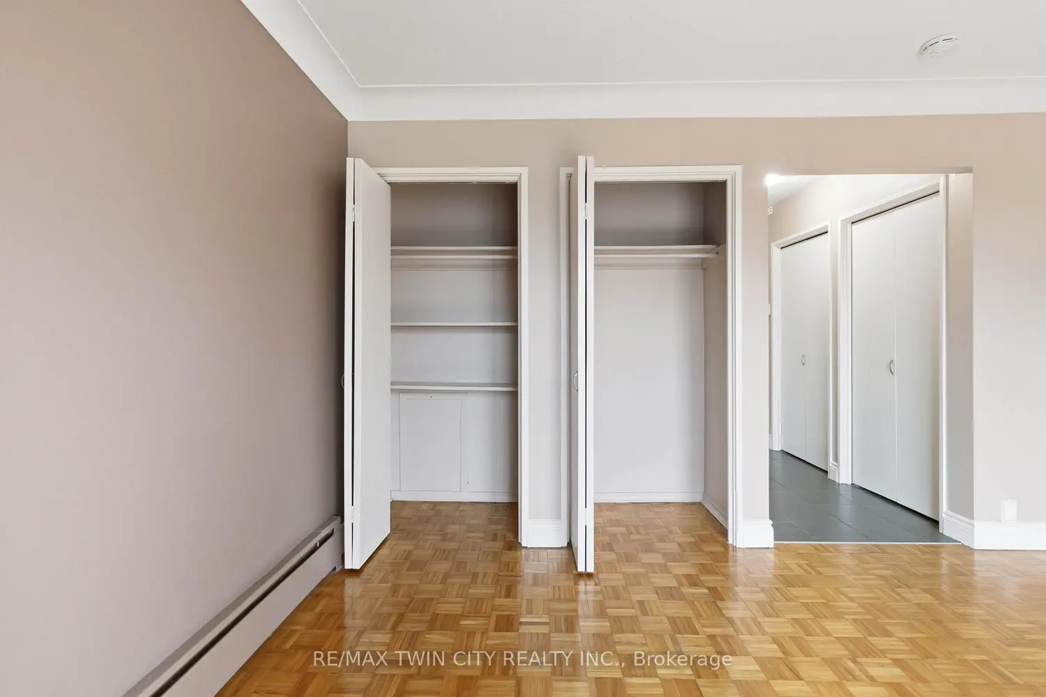87 St George Street 305 photo 5
