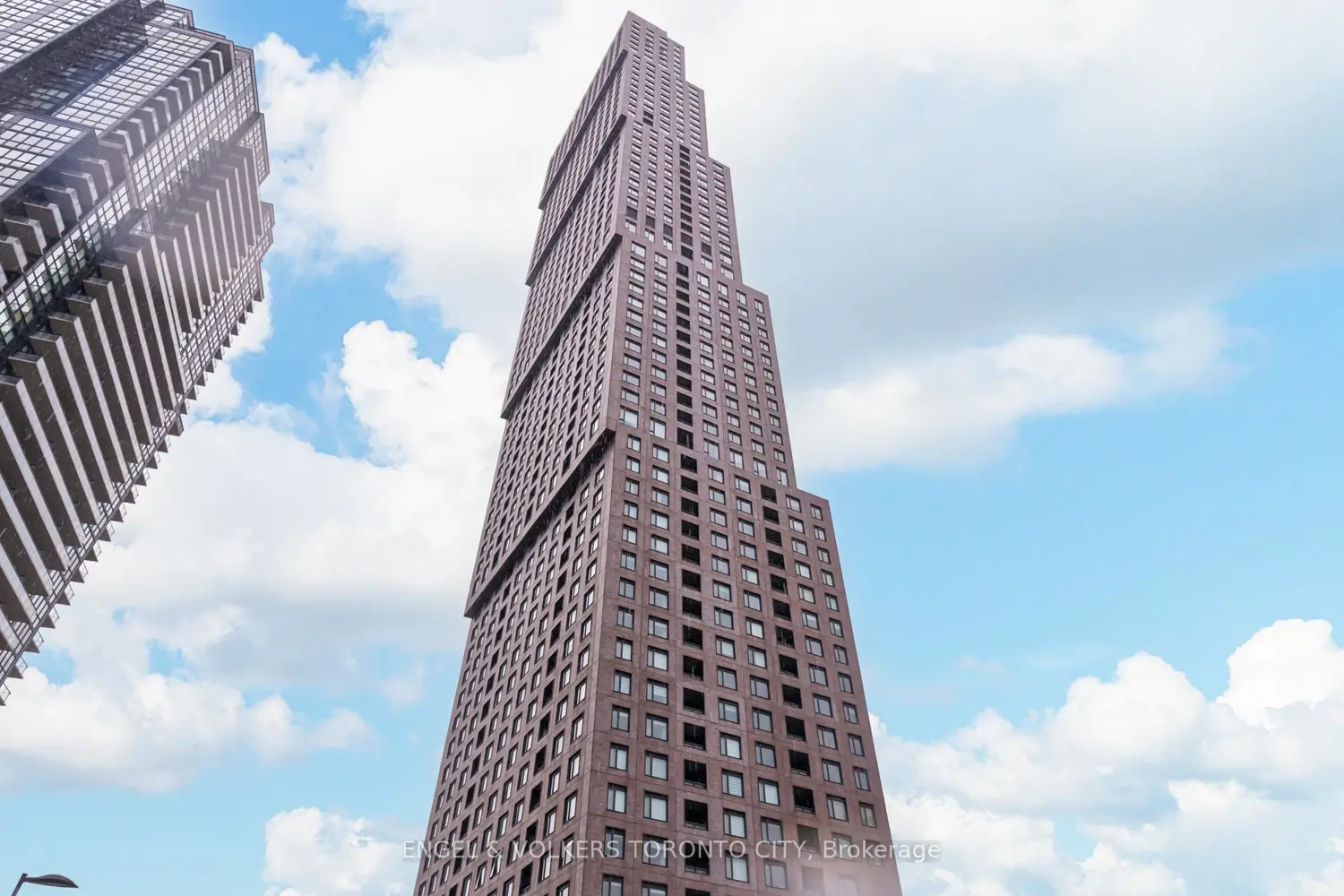 2920 Highway 7 Road 4807 photo 2