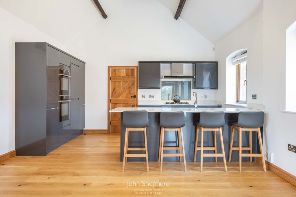 3 bed barn conversion for saleTanworth Lane, Henley-In-Arden, Warwickshire B95 photo 4