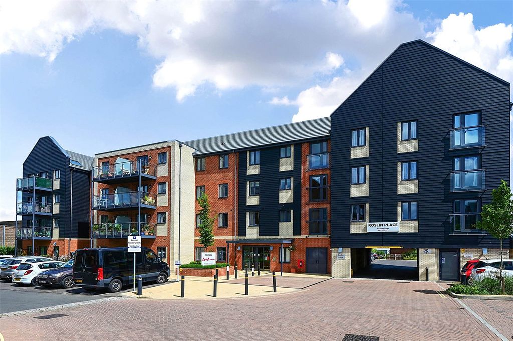 Additional image 15 of 1 bed flat for saleStation Road, Hook, Hampshire RG27
