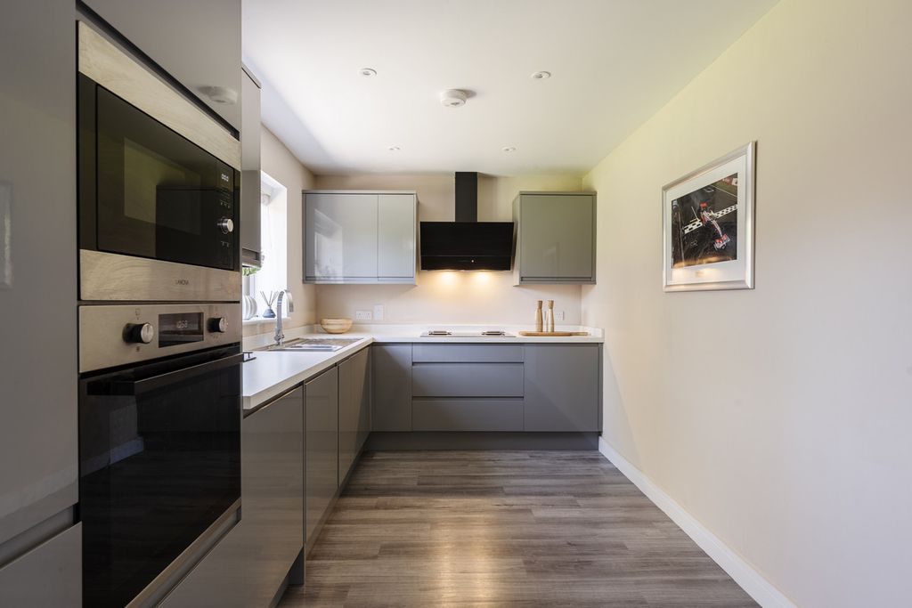 2 bed detached bungalow for saleWhite Horse Avenue, Halstead CO9