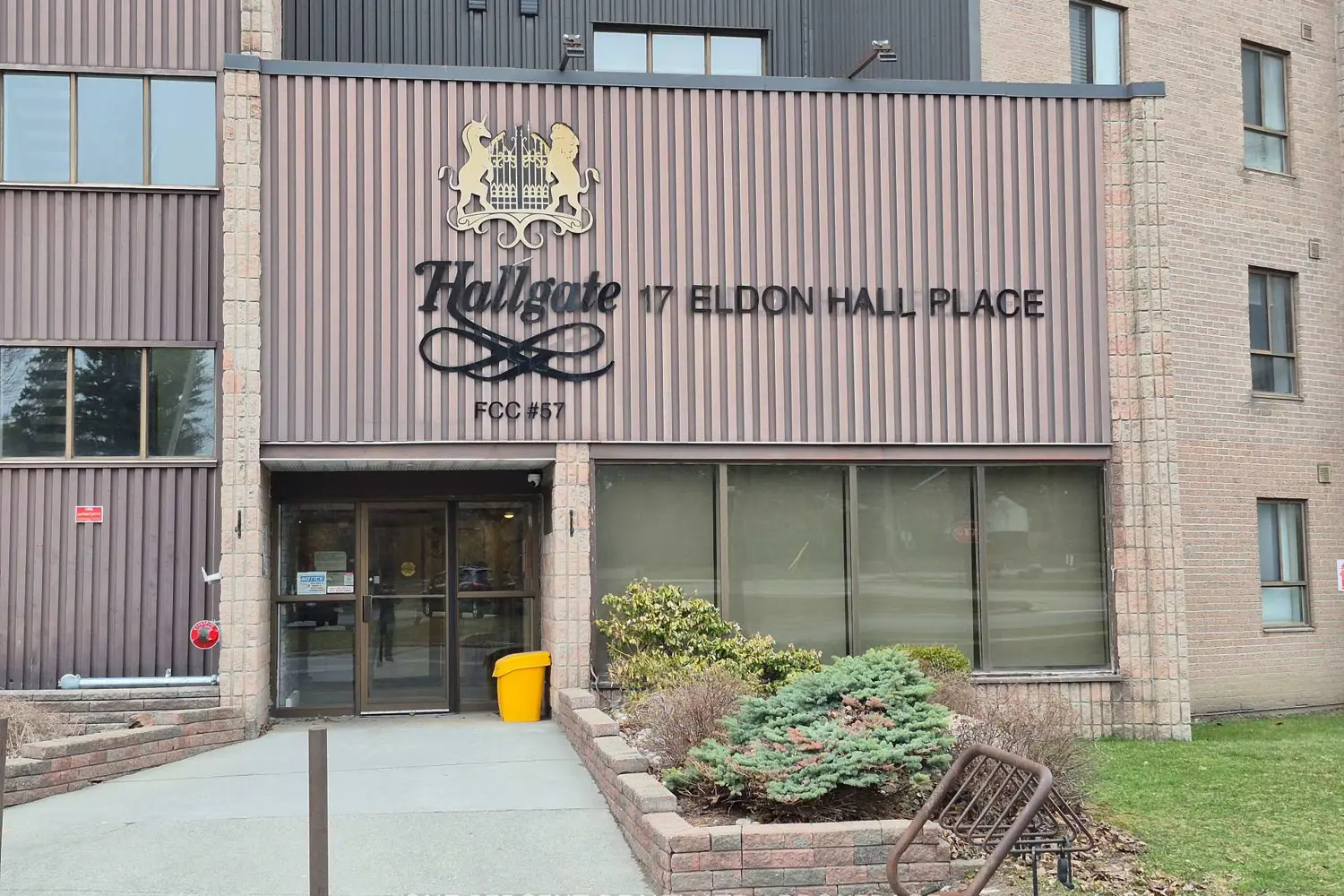17 Eldon Hall Place 204 photo 2