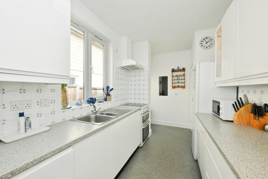 Additional image 5 of 5 bed detached bungalow for saleWare Road, Hoddesdon EN11