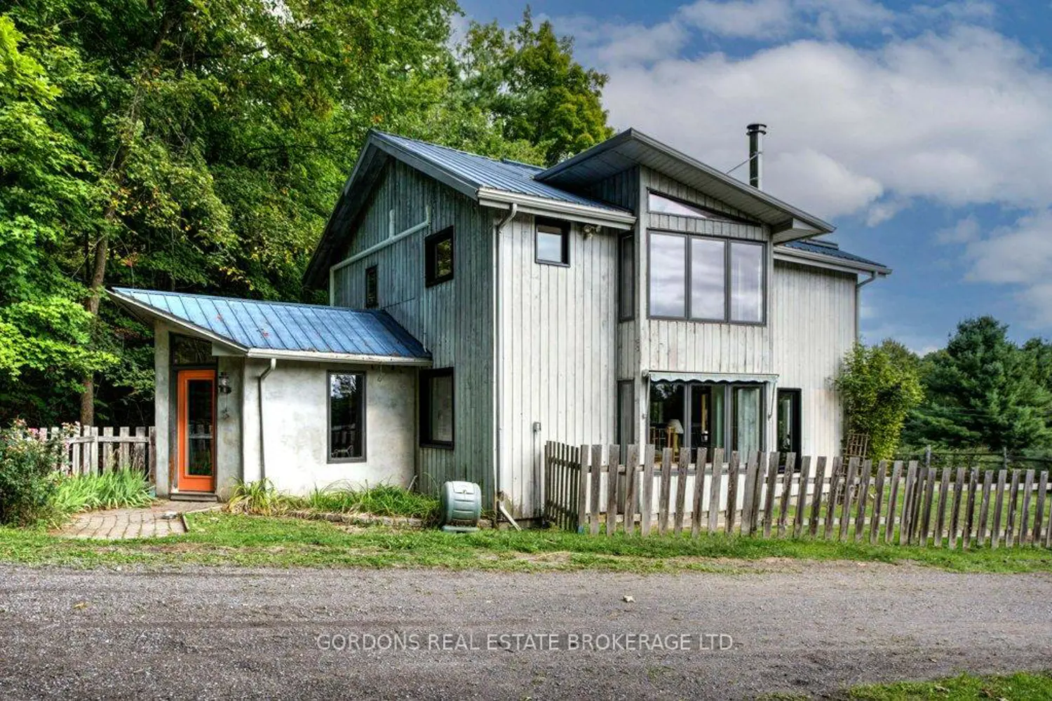1084 Moon Road