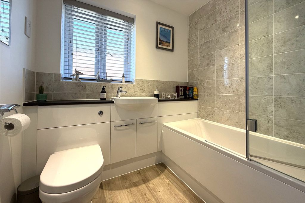 Additional image 8 of 3 bed detached house for saleDeepford Crescent, Hook, Hampshire RG27