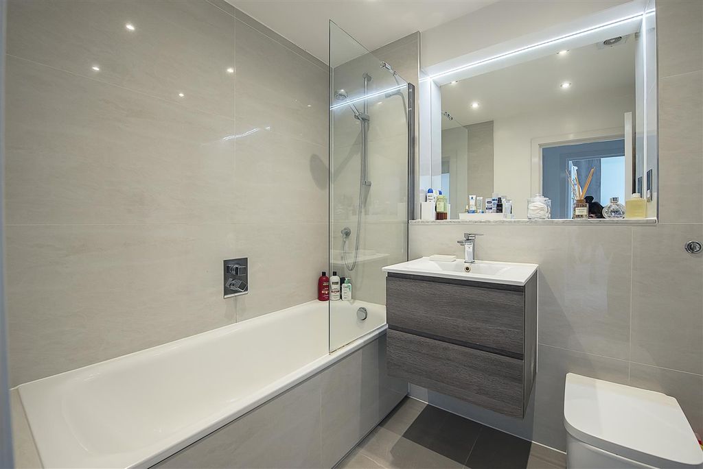 Additional image 7 of 2 bed flat for saleLuton Road, Harpenden AL5