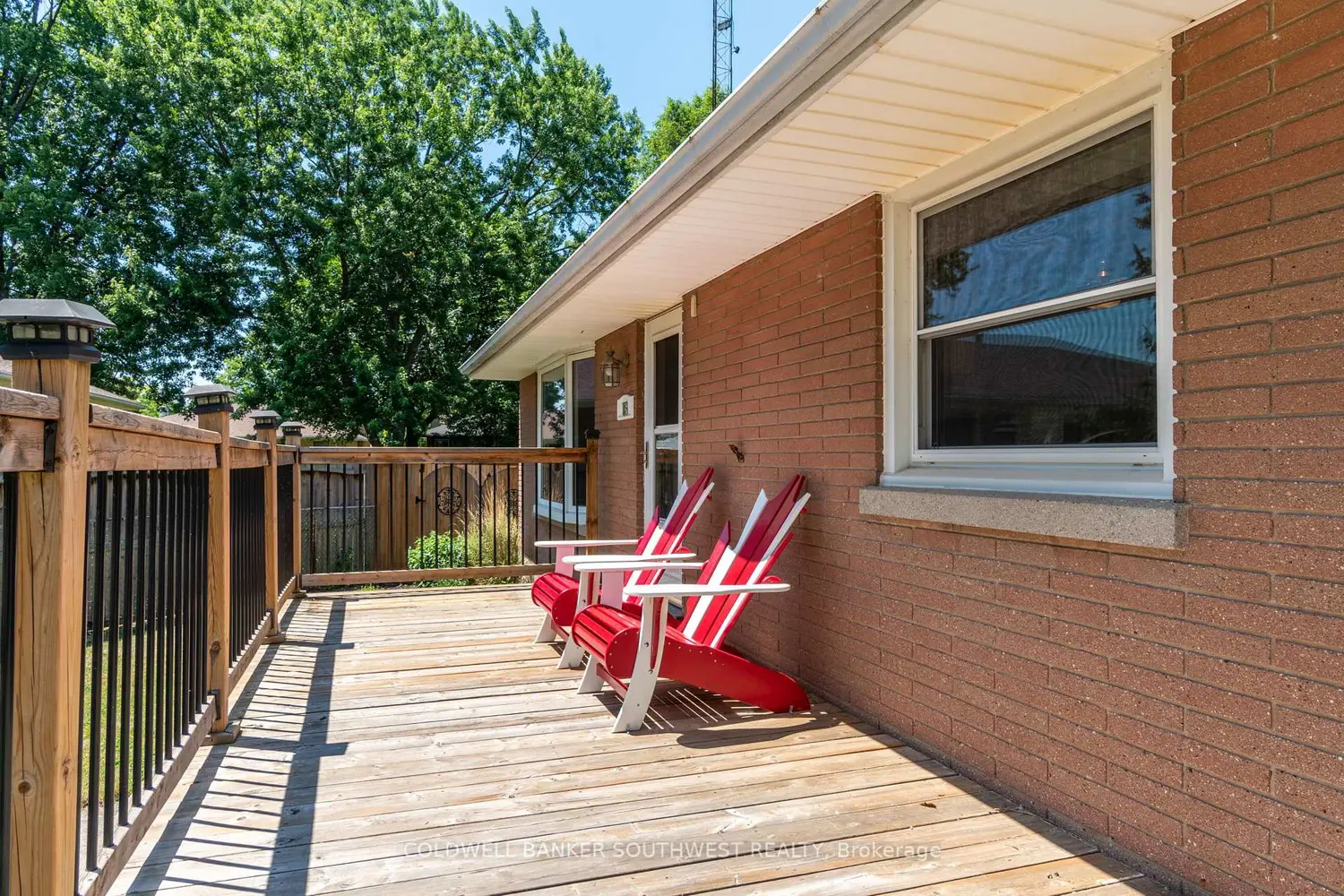 18 Tweedsmuir Avenue photo 3