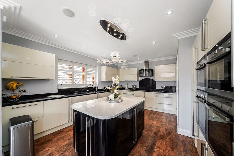 Additional image 7 of 6 bed detached house for saleWare Road, Hoddesdon EN11