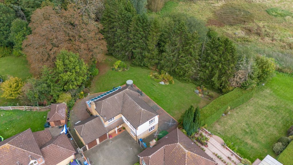 5 bed detached house for saleWyldwood Close, Harlow CM17