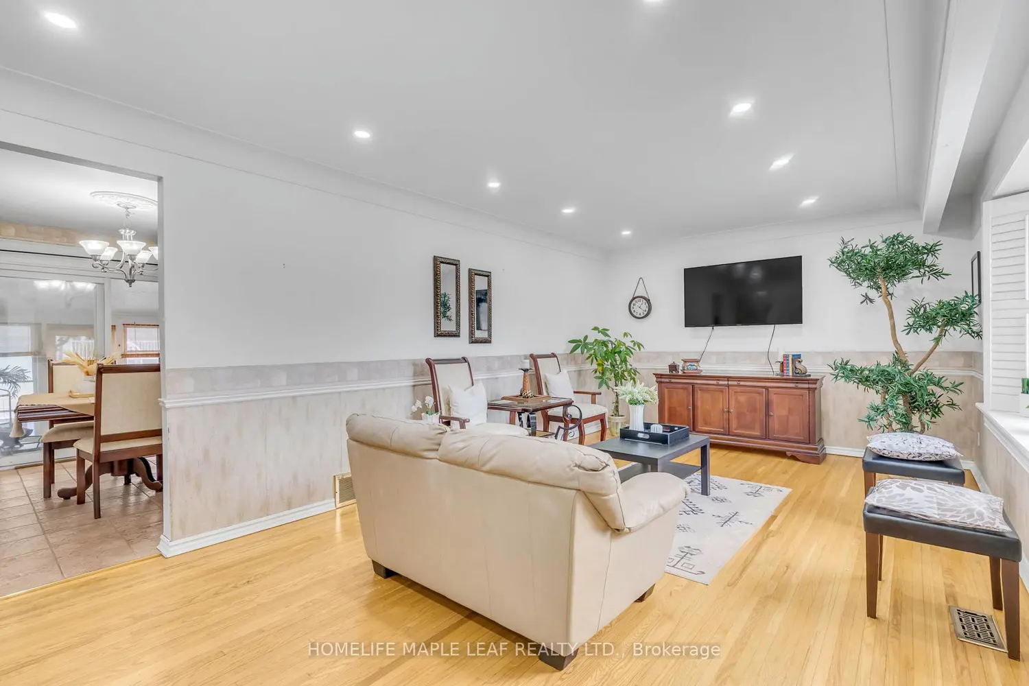 398 Kerman Avenue photo 5
