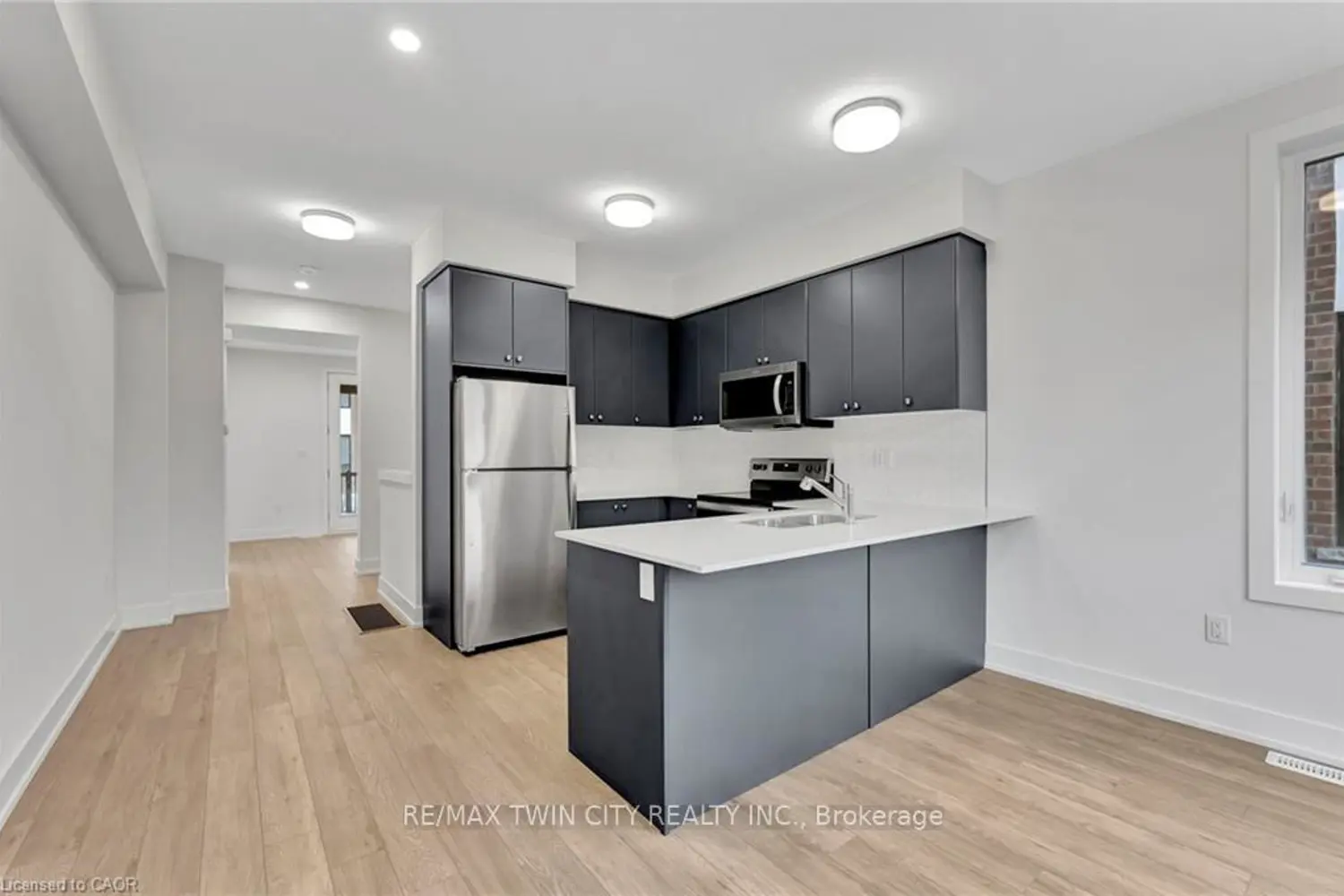 99 Roger Street 53 photo 4