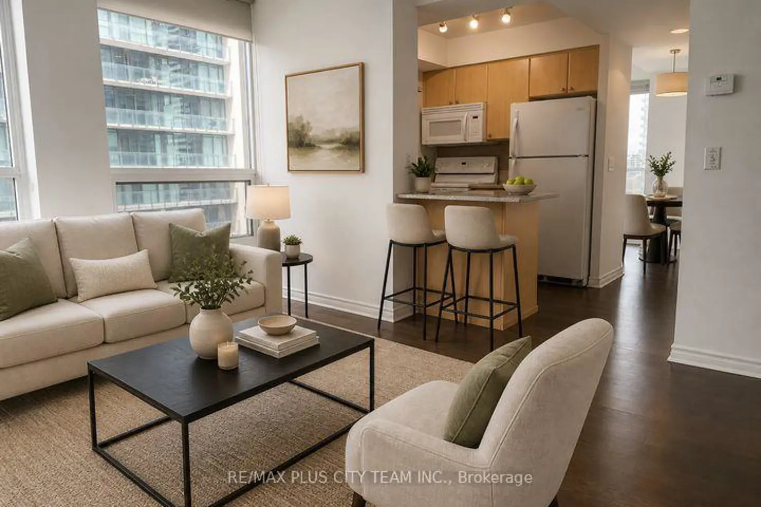 763 Bay Street 2812 photo 5