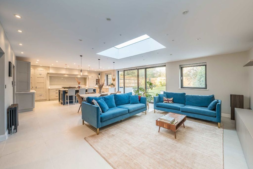 4 bed detached house for saleOrmond Crescent, Hampton TW12 photo 2