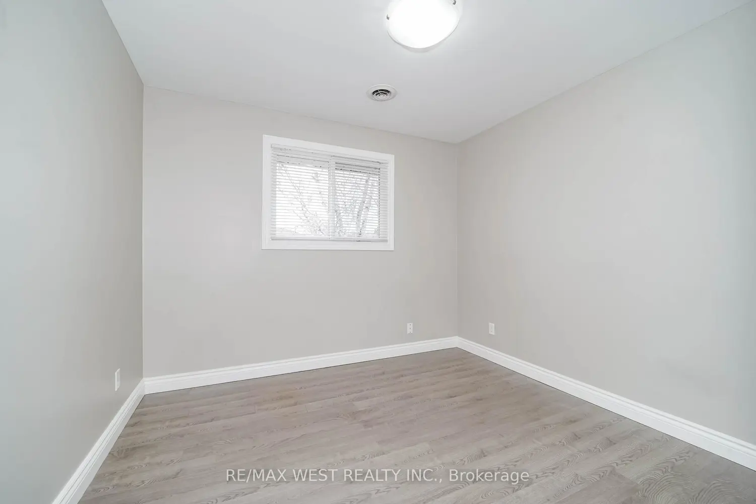 361 Dwight Avenue photo 5