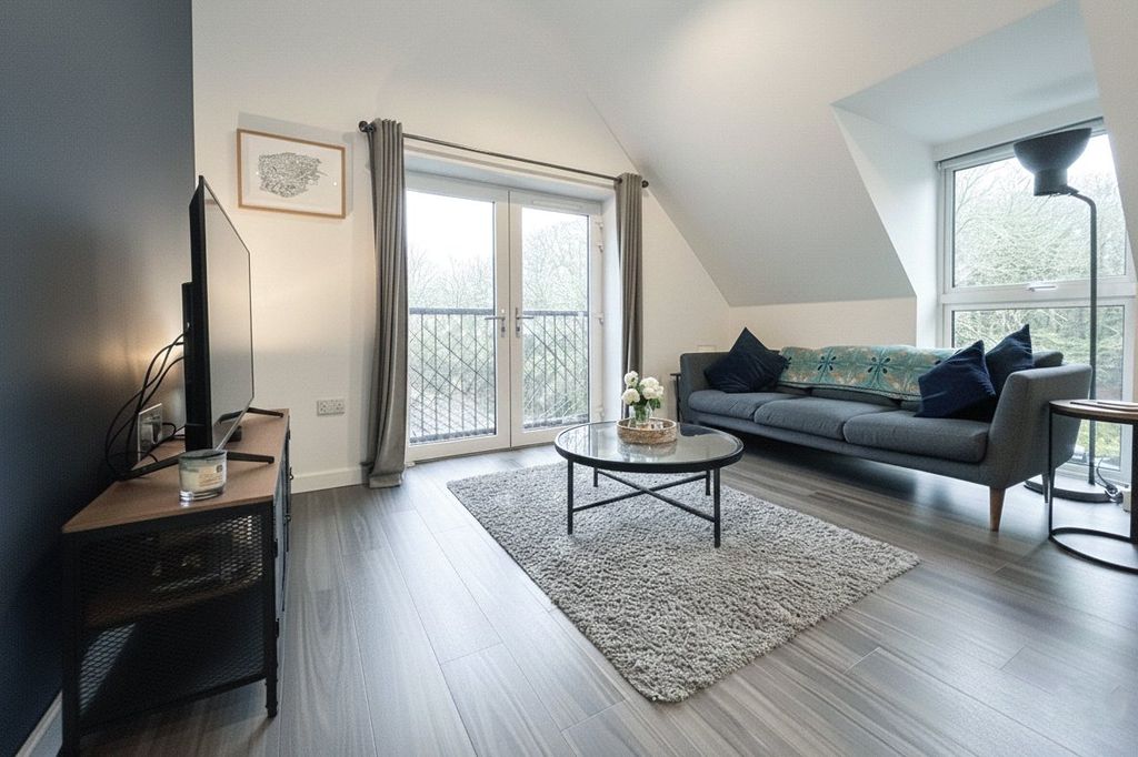 Additional image 13 of 2 bed flat for saleStation Road, Hook, Hampshire RG27