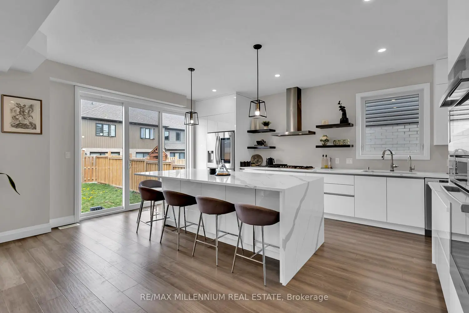 11 Tindall Crescent photo 5