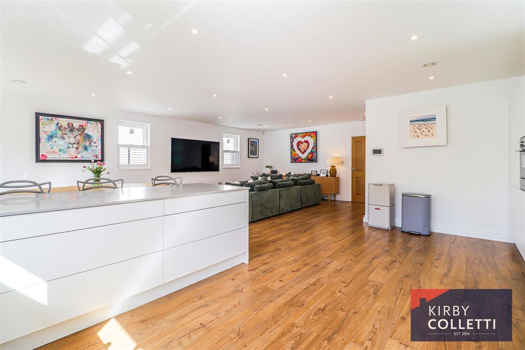Additional image 20 of 5 bed detached house for saleWoodlands Drive, Hoddesdon EN11