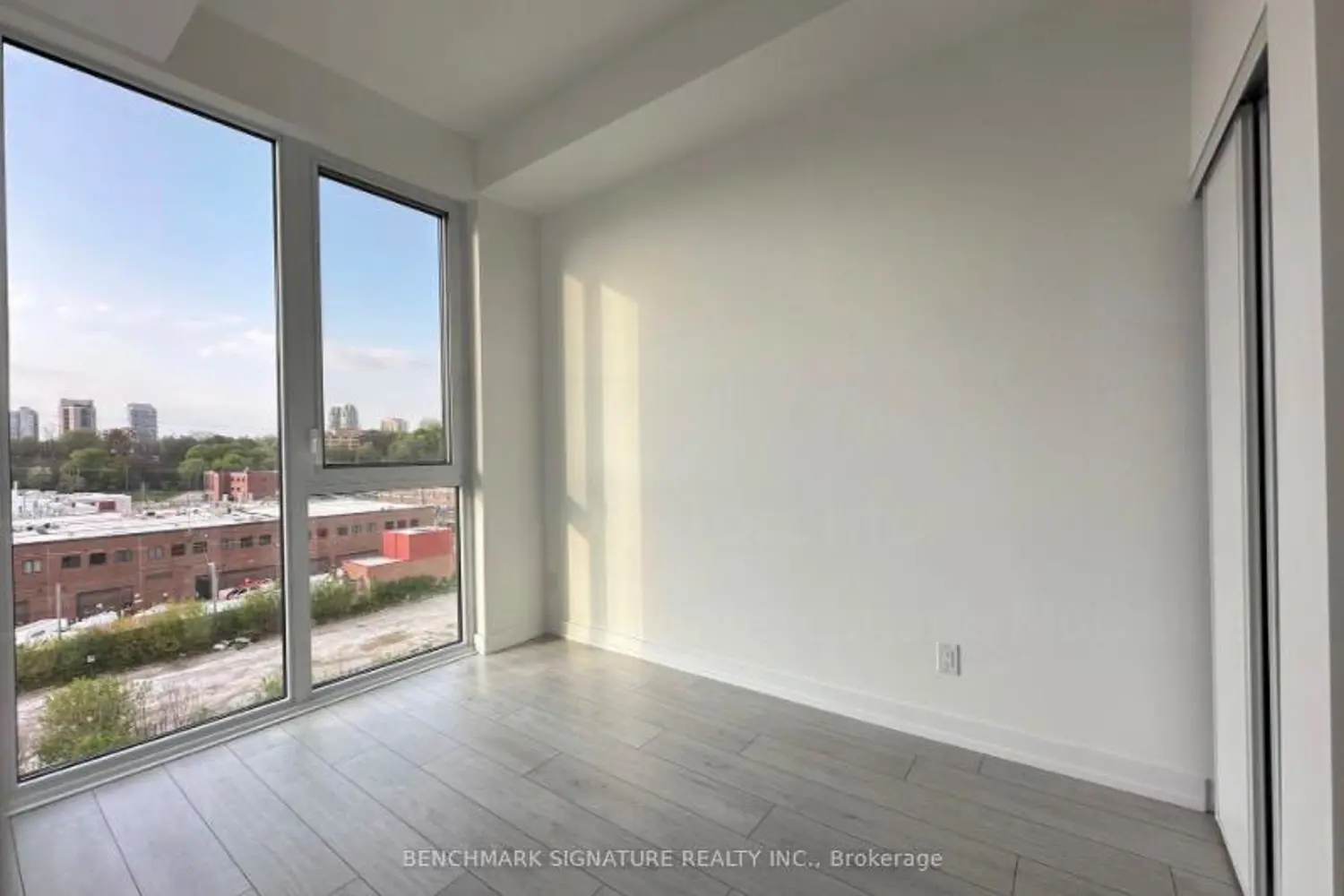 Additional image 7 of 500 Dupont Street 709