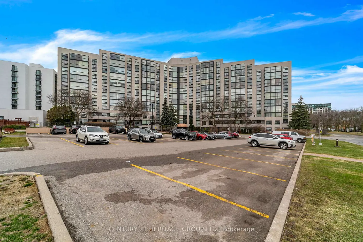 30 Harding Boulevard 806