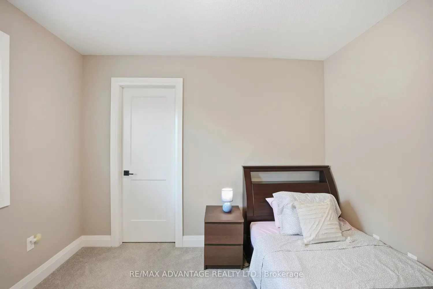 1061 Eagletrace Drive 164 photo 4