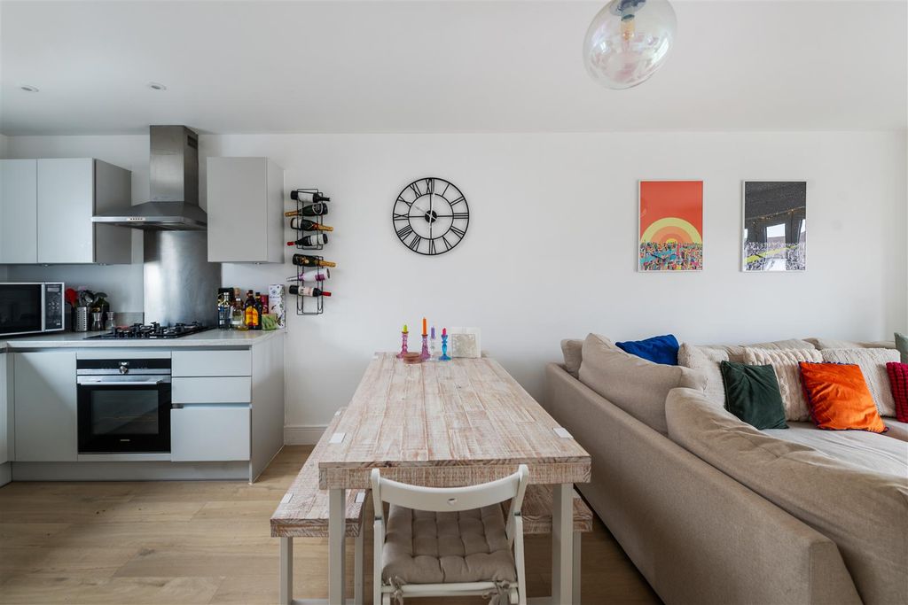 Additional image 2 of 2 bed flat for saleBrocklehurst Way, Horley RH6