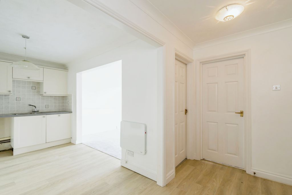 Additional image 13 of 1 bed flat for sale390 Sea Front, Hayling Island PO11