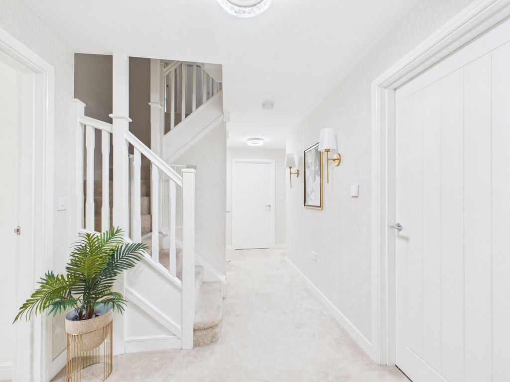 Additional image 19 of 5 bed detached house for saleTrinity Circle, High Wycombe HP11