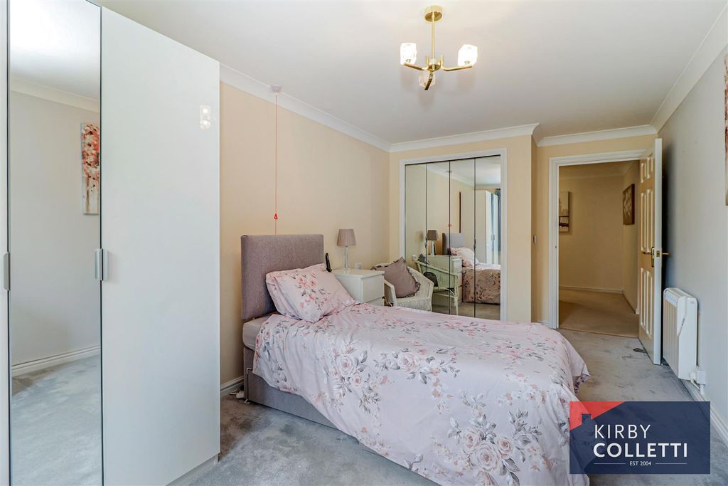 Additional image 8 of 2 bed flat for saleBrocket Road, Hoddesdon EN11