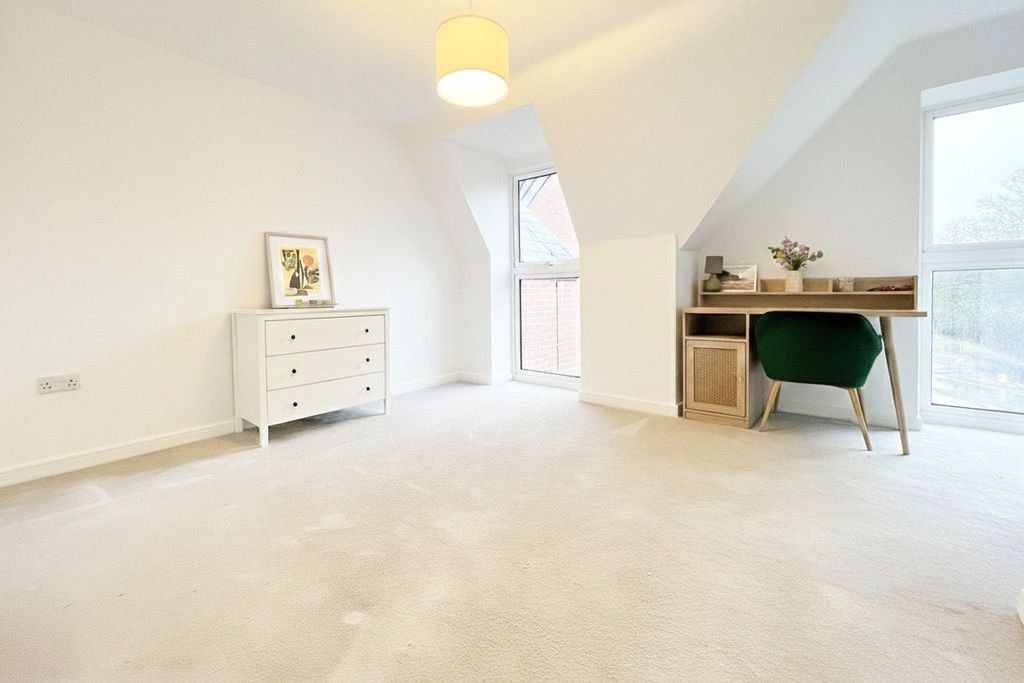 Additional image 6 of 2 bed flat for saleStation Road, Hook, Hampshire RG27
