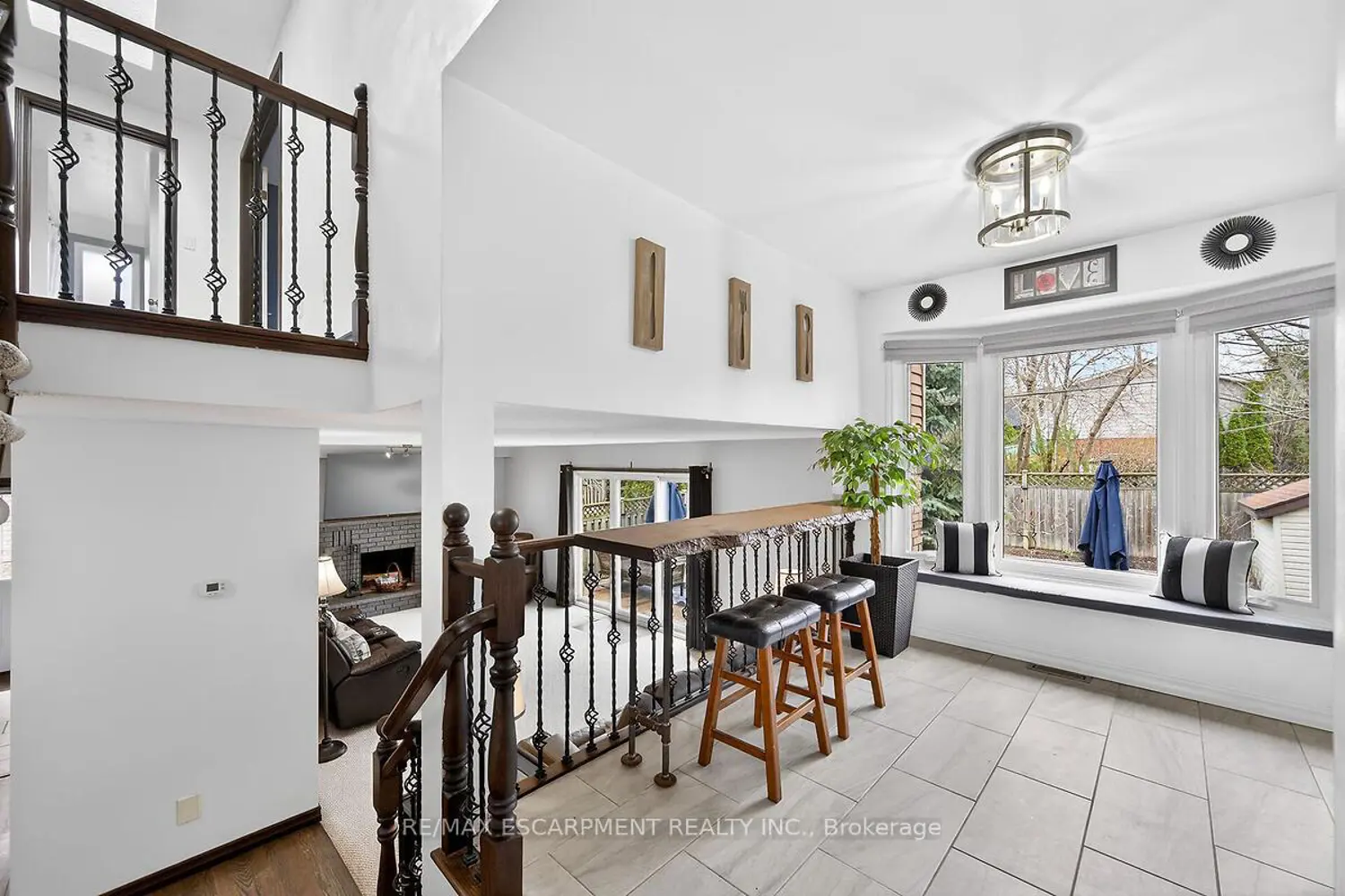 56 Hummingbird Lane photo 4