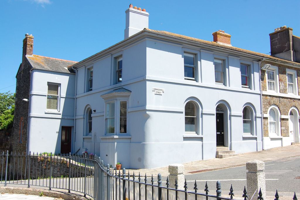 4 bed semi-detached house for saleCoinagehall Street, Helston TR13