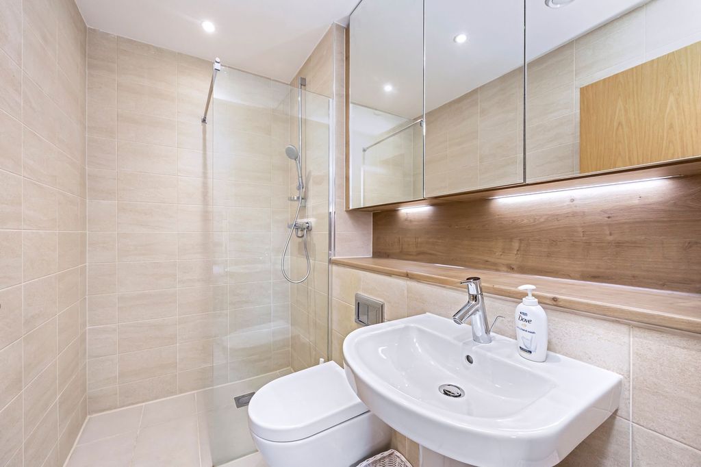 Additional image 12 of 2 bed flat for saleDurrants Drive, Faygate RH12