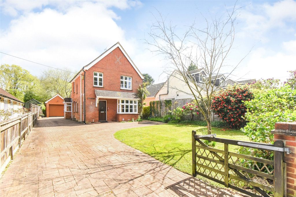 Additional image 7 of 3 bed detached house for saleReading Road, Hook, Hampshire RG27