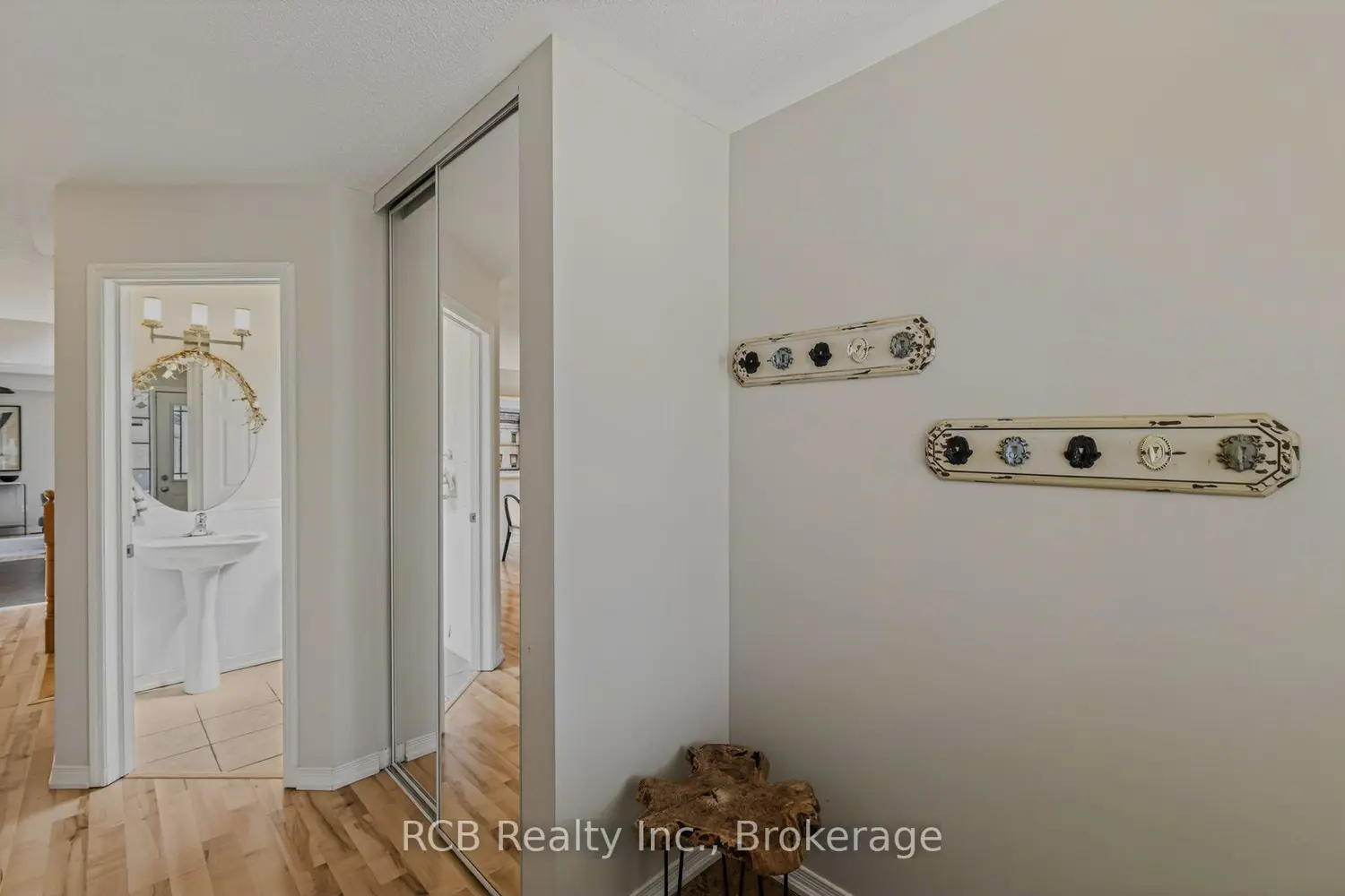155 Thomas Avenue photo 3